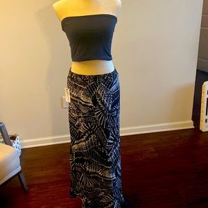 New maxi skirt size M black and white